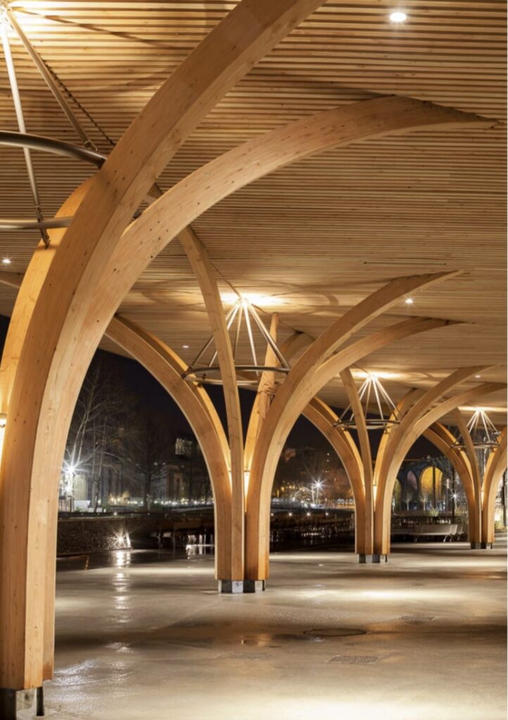 Structure en bois lamellé-collé de l’entrée des grottes de Lourdes