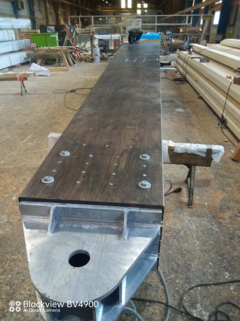 Assemblage métallique sur structure en bois lamellé-collé
