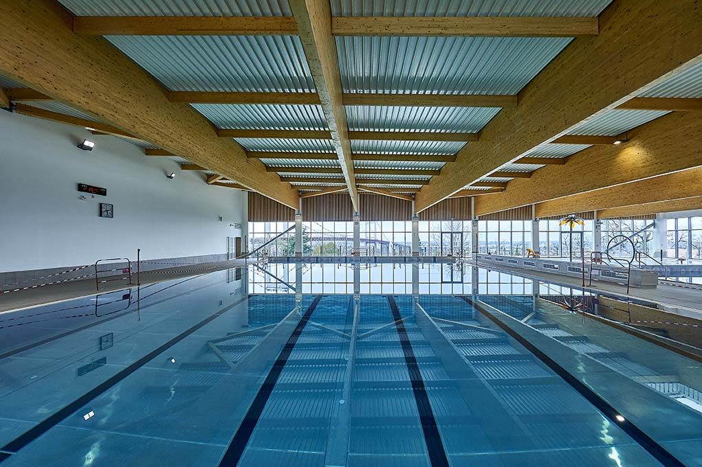 Charpente en bois lamellé-collé de la piscine de Lormont