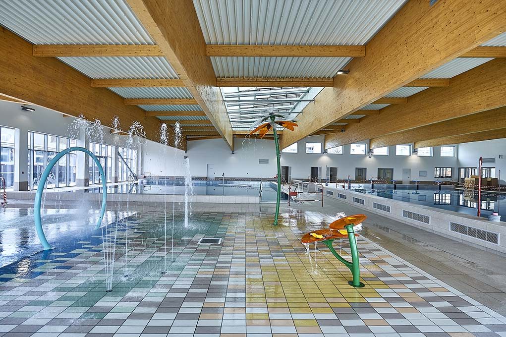 Charpente en bois lamellé-collé de la piscine de Lormont